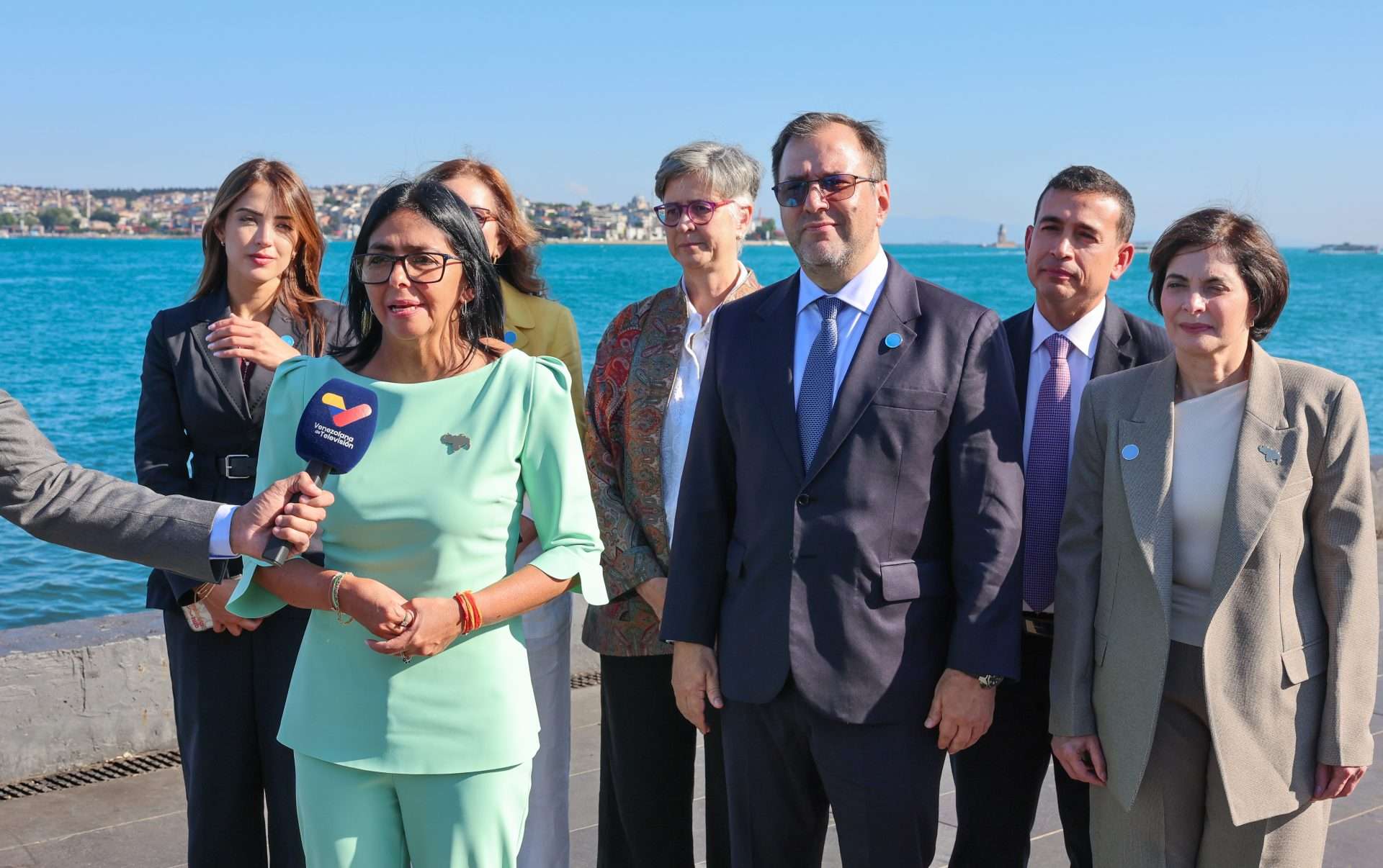 Delcy retornó al país tras gira en la India y Turquía