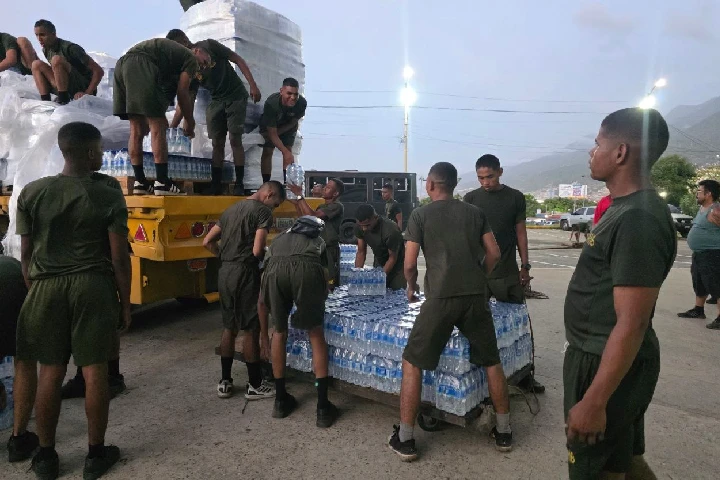 Gobierno despliega ayuda humanitaria de protección a familias de La Guaira