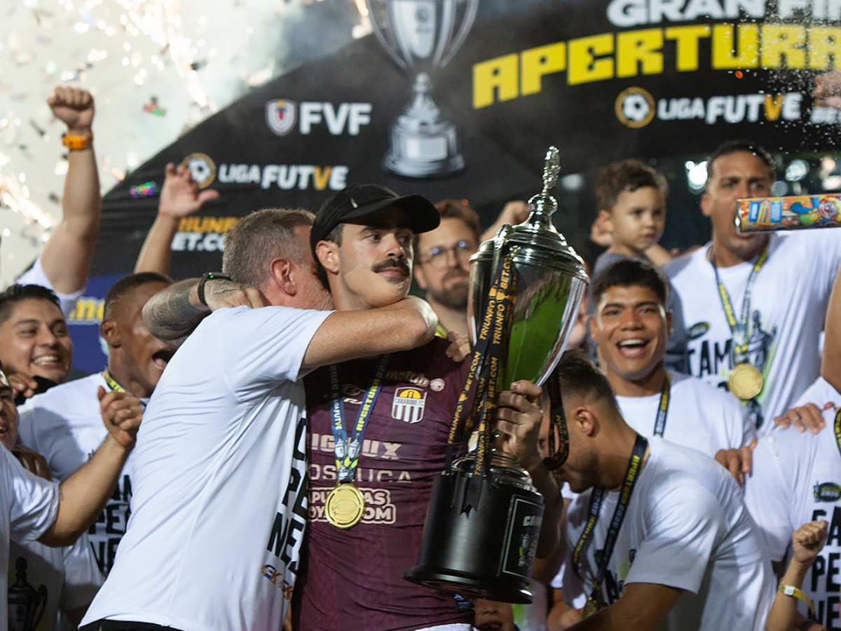 Lucas Bruera se despide de la afición de Carabobo