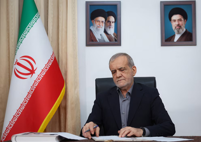 El régimen de Irán descarta fabricar armas nucleares pero advierte que no renunciaran al enriquecimiento de uranio