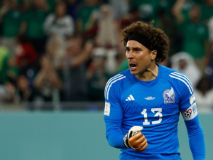 «Memo» Ochoa se une a grandes leyendas del fútbol