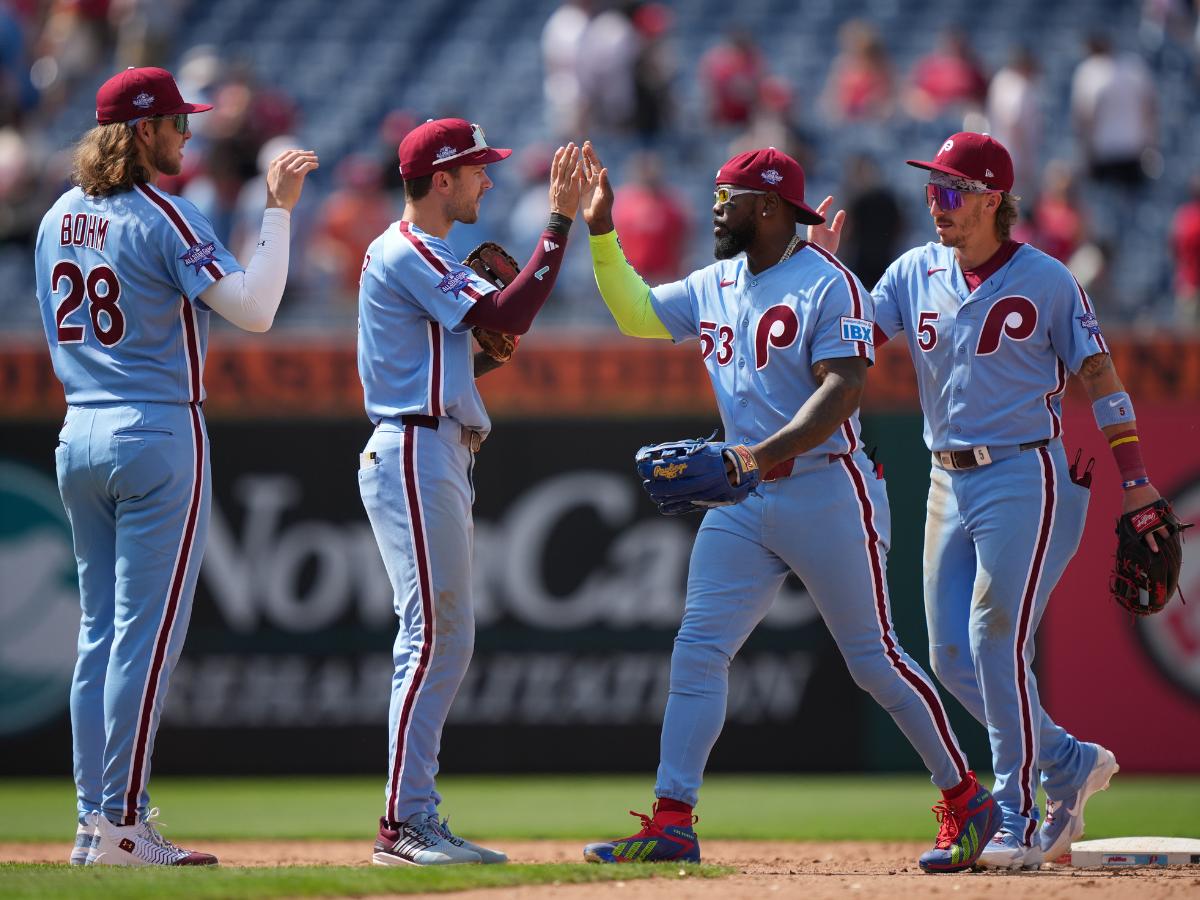 Wheeler luce sólido y Filis vencen a Padres para barrer en la temporada