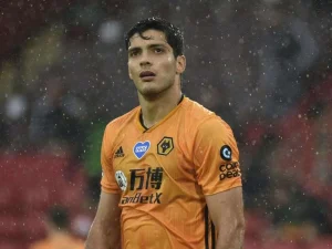 Raúl Jiménez asegura su futuro y volverá con el Wolverhampton
