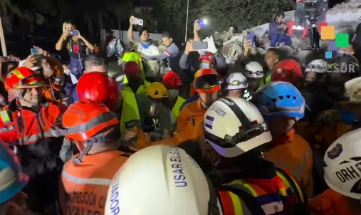 Aron joven de 21 años rescatado con vida en Tanaguarenas luego de 106 horas bajo los escombros