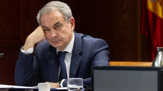 Fiscalía pide retirar el pasaporte a Rodríguez Zapatero e impedir su salida de España