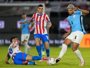 Ronald Araújo regresó a Uruguay tras tratamiento médico
