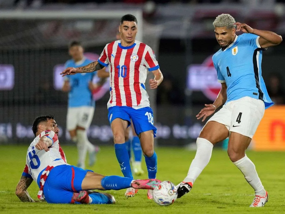 Ronald Araújo regresó a Uruguay tras tratamiento médico