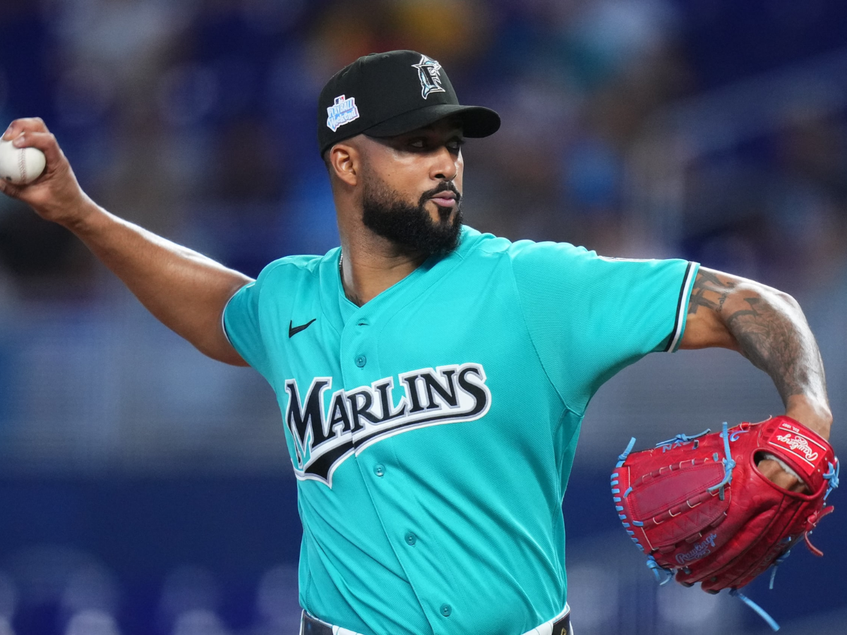 Alcántara recupera su mejor forma y los Marlins dividen la Serie