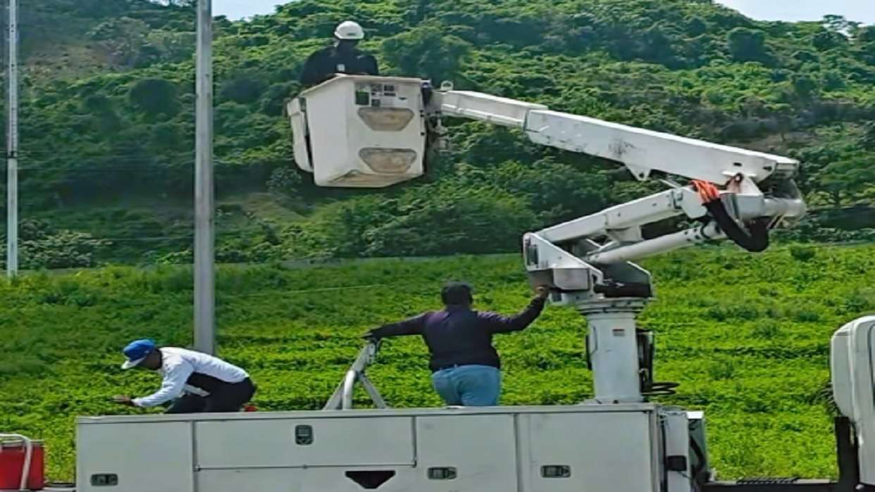 Modernizan sistema de alumbrado público en la recta de Caucagua