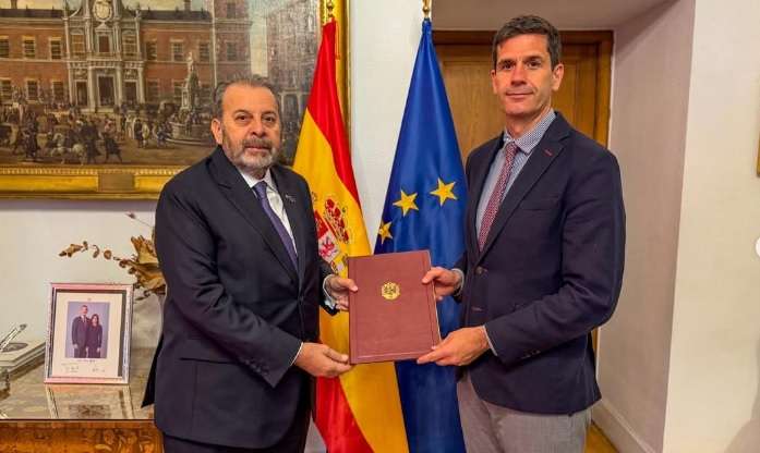 Timoteo Zambrano presentó copias de estilo como embajador de Venezuela en España