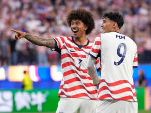 Estados Unidos golea a Paraguay en su debut mundialista