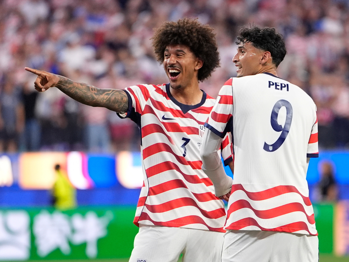 Estados Unidos golea a Paraguay en su debut mundialista