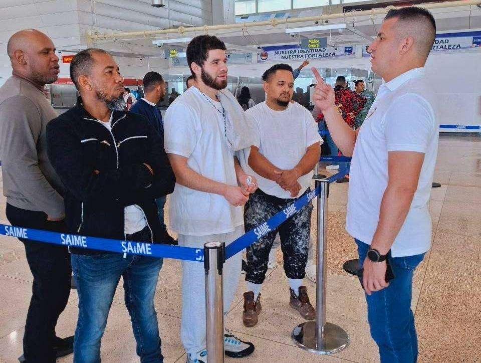 Retornan al país 126 venezolanos procedentes de Estados Unidos