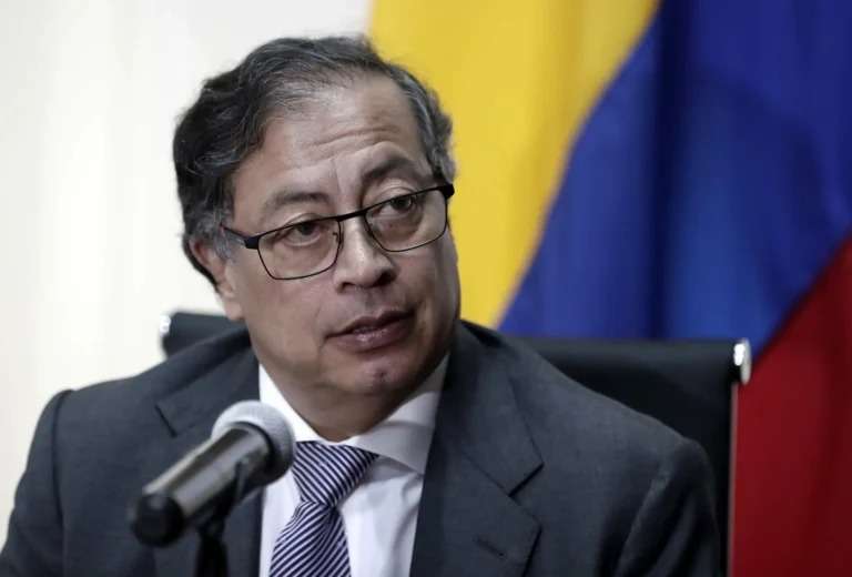 Gobierno colombiano rechaza maniobra para suspender a Gustavo Petro