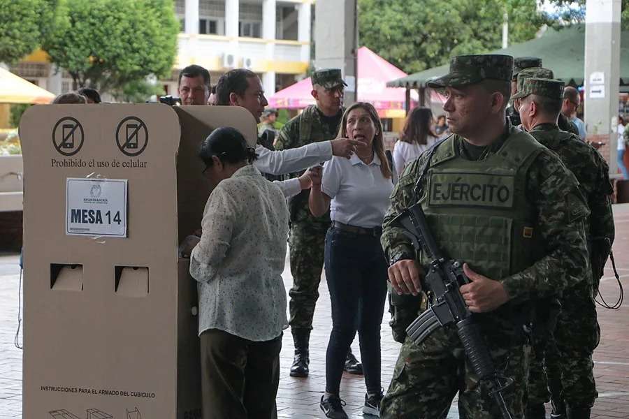 Jornada electoral colombiana cierra con incidentes menores