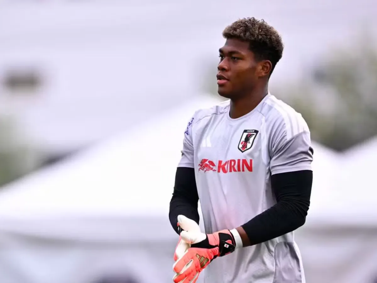 El Aston Villa busca en Suzuki al reemplazo del "Dibu" Martínez