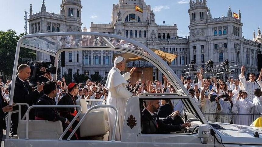 Más de un millón de fieles asistieron a histórica misa del papa León XIV en la Plaza de Cibeles de Madrid