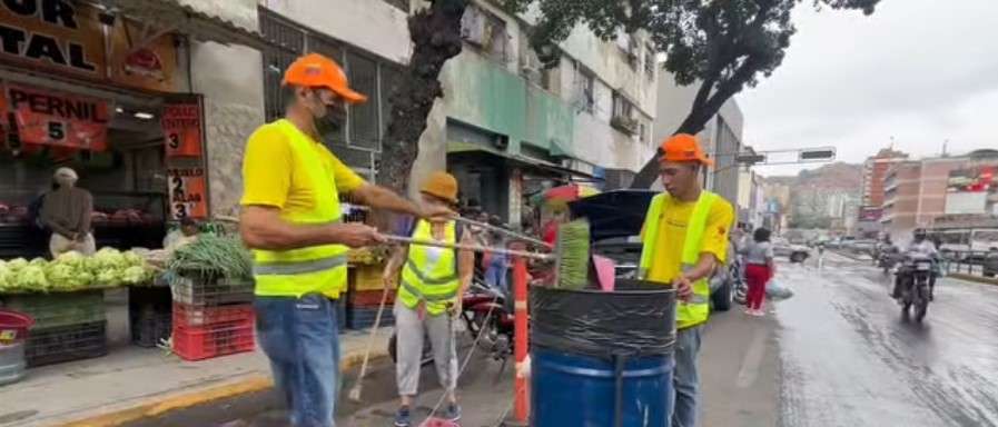 Avanzan obras de mantenimiento, señalización y servicios ambientales en la avenida Baralt