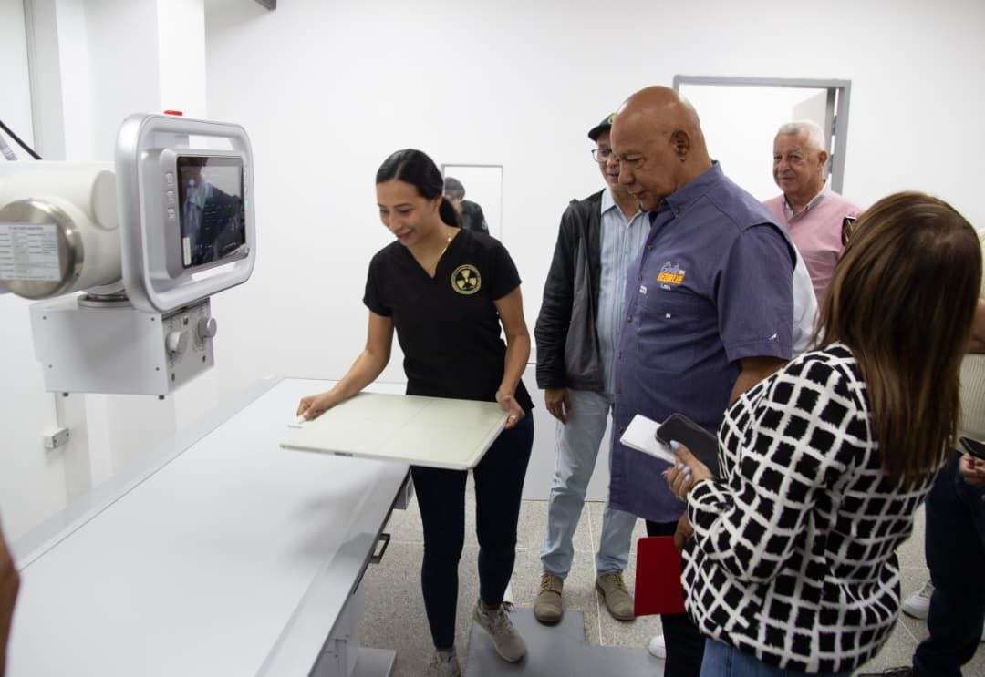 Instalan nuevos equipos en hospitales larenses
