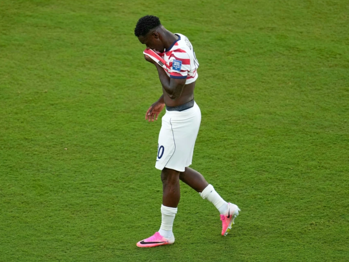 UEFA cataloga de incomprensible decisión de la FIFA sobre Balogun