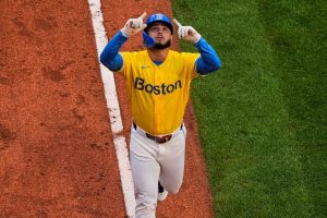Abreu dispara 2 jonrones para extender la racha de Medias Rojas