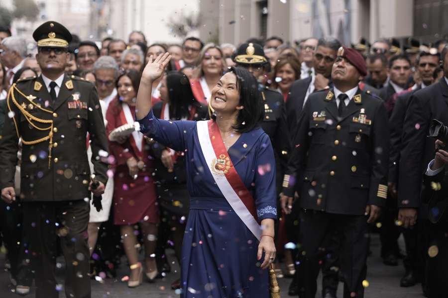 Keiko Fujimori inicia mandato en Perú con la inseguridad y la desigualdad como desafíos