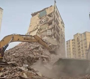 Avanzan labores técnicas y despeje de escombros en el edificio Moisés de San Bernardino