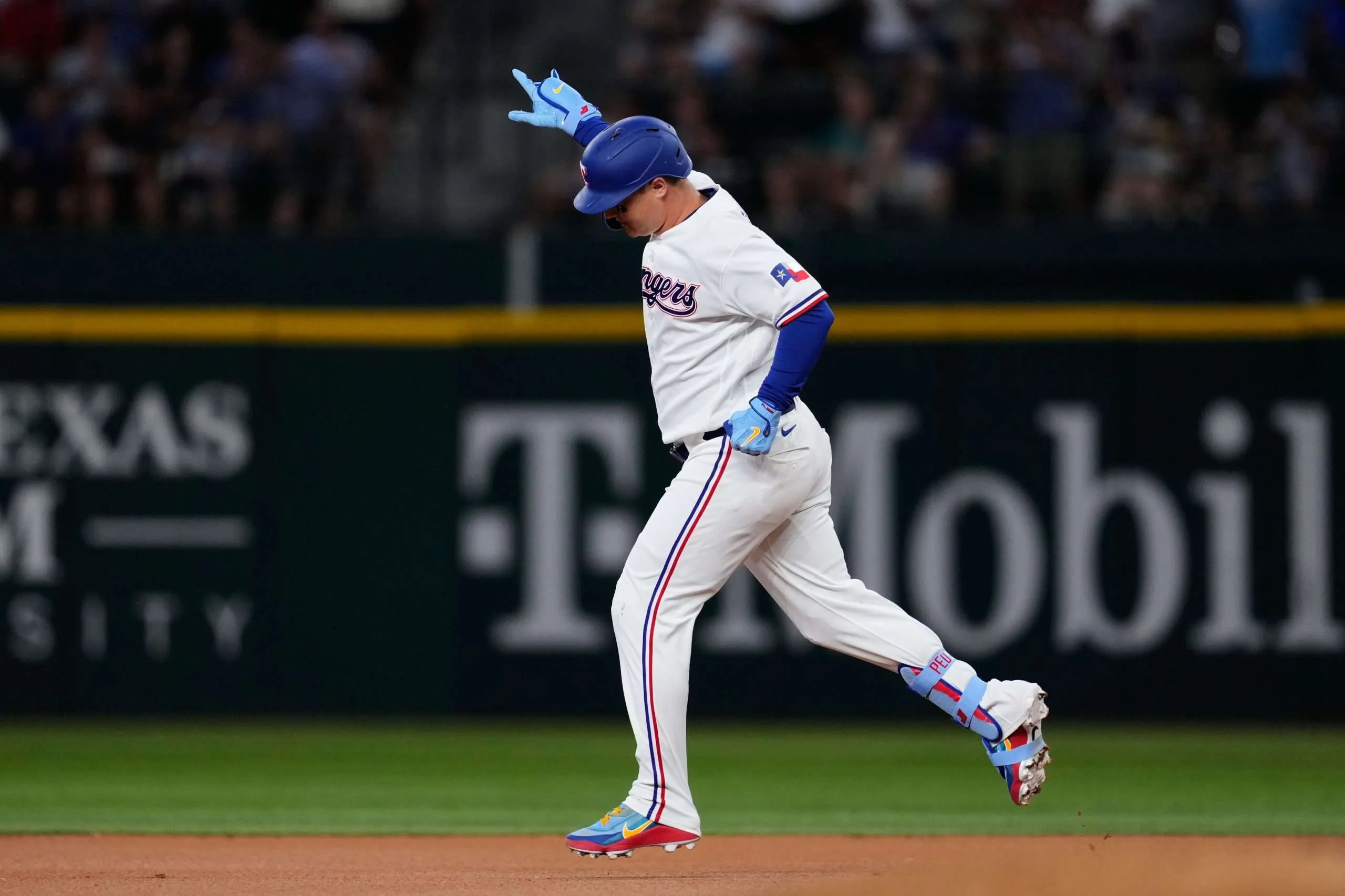 Joc Pederson brilló para impulsar a los Rangers