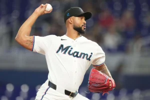 Sandy Alcántara impone calidad en blanqueada de los Marlins