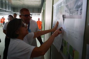 Inspeccionan construcción de campamento en el Monumental