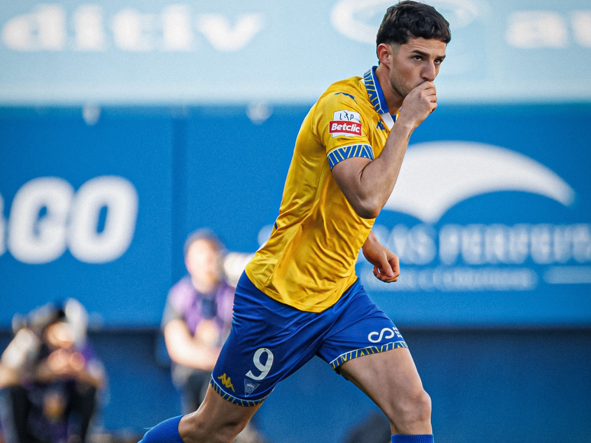 Alejandro Marqués al Granada CF por un año