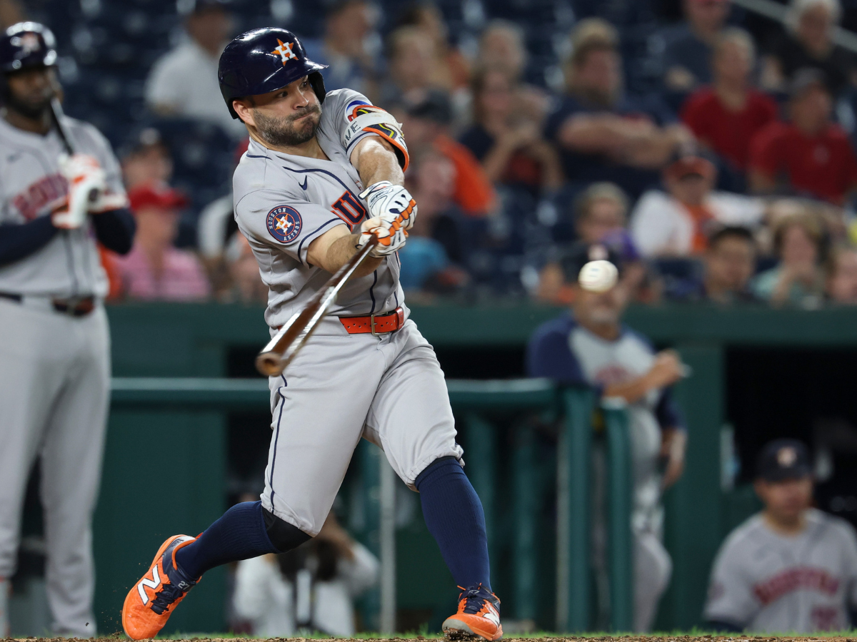 Jose Altuve pegó su décimo jonrón de la temporada