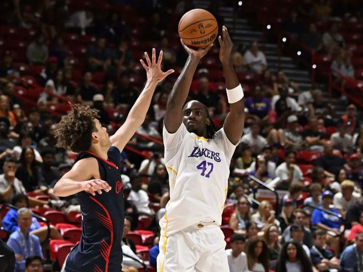 Lakers firman a Arthur Kaluma con un contrato two-way