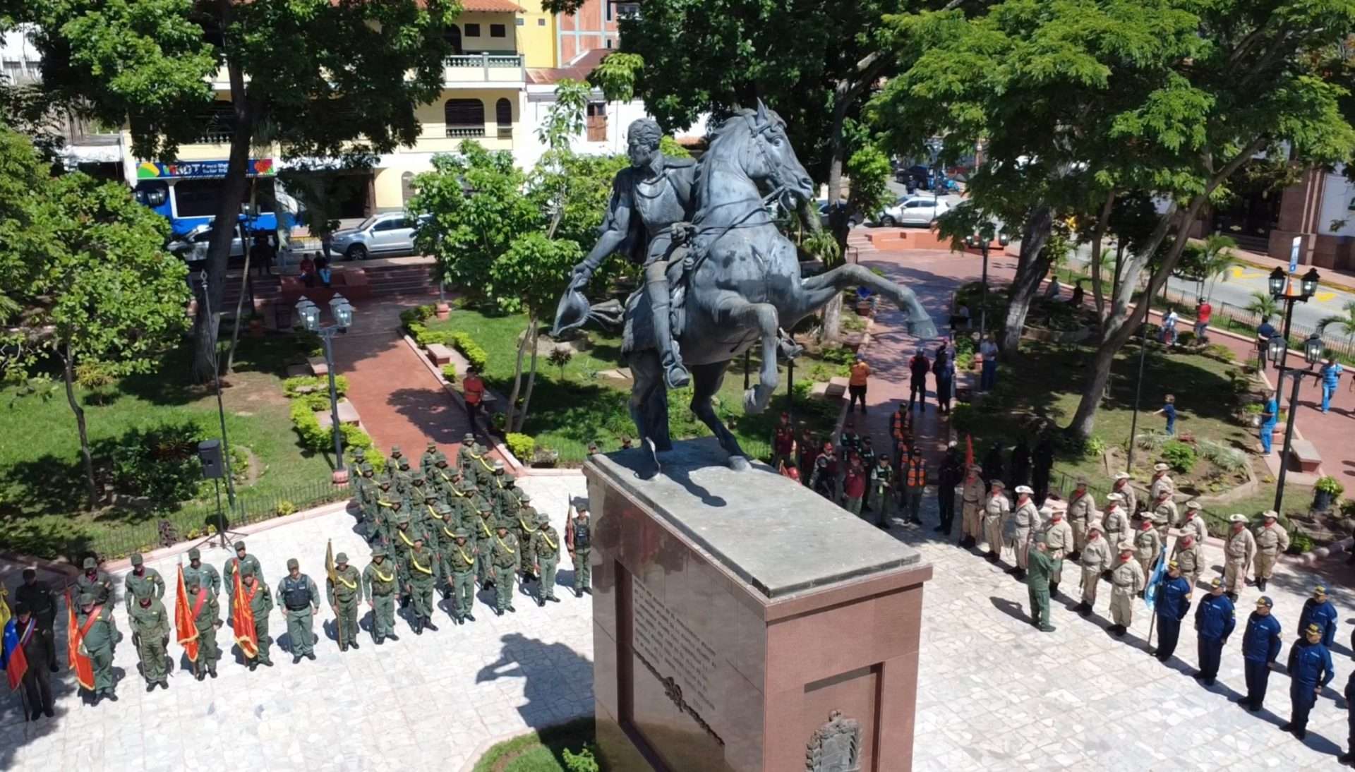 Con actos solemnes las regiones rindieron tributo al Padre de la Patria