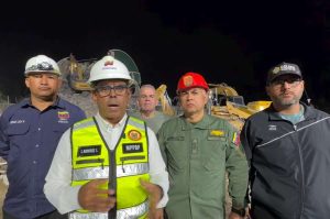 Ministro Ramírez inspecciona remoción de escombros en La Guaira