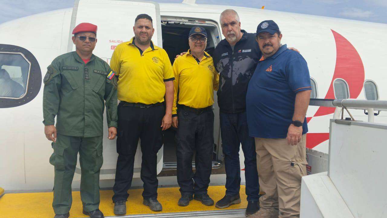 Despiden a rescatistas de Costa Rica tras culminar labores humanitarias