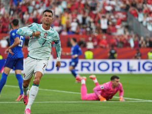 Ramos y Cristiano anotan por Portugal, que remonta para vencer a Croacia 2-1