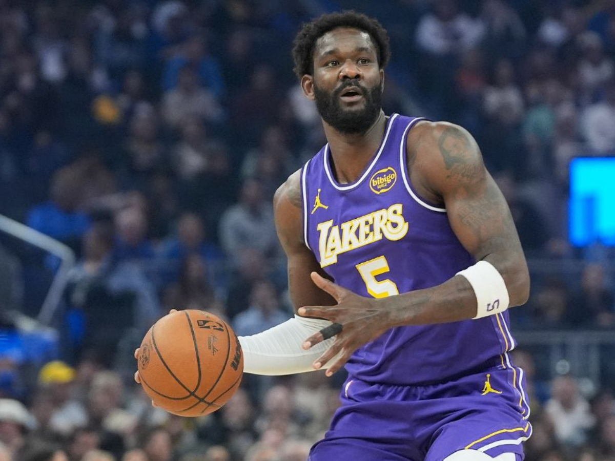 Lakers traspasan a Deandre Ayton a los Wizards