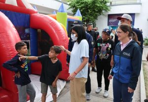 Presidenta encargada inspecciona el campamento transitorio Francisco Pimentel