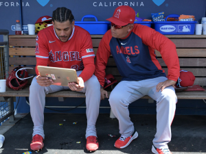 La MLB tomará una medida contra la tecnología en el banquillo