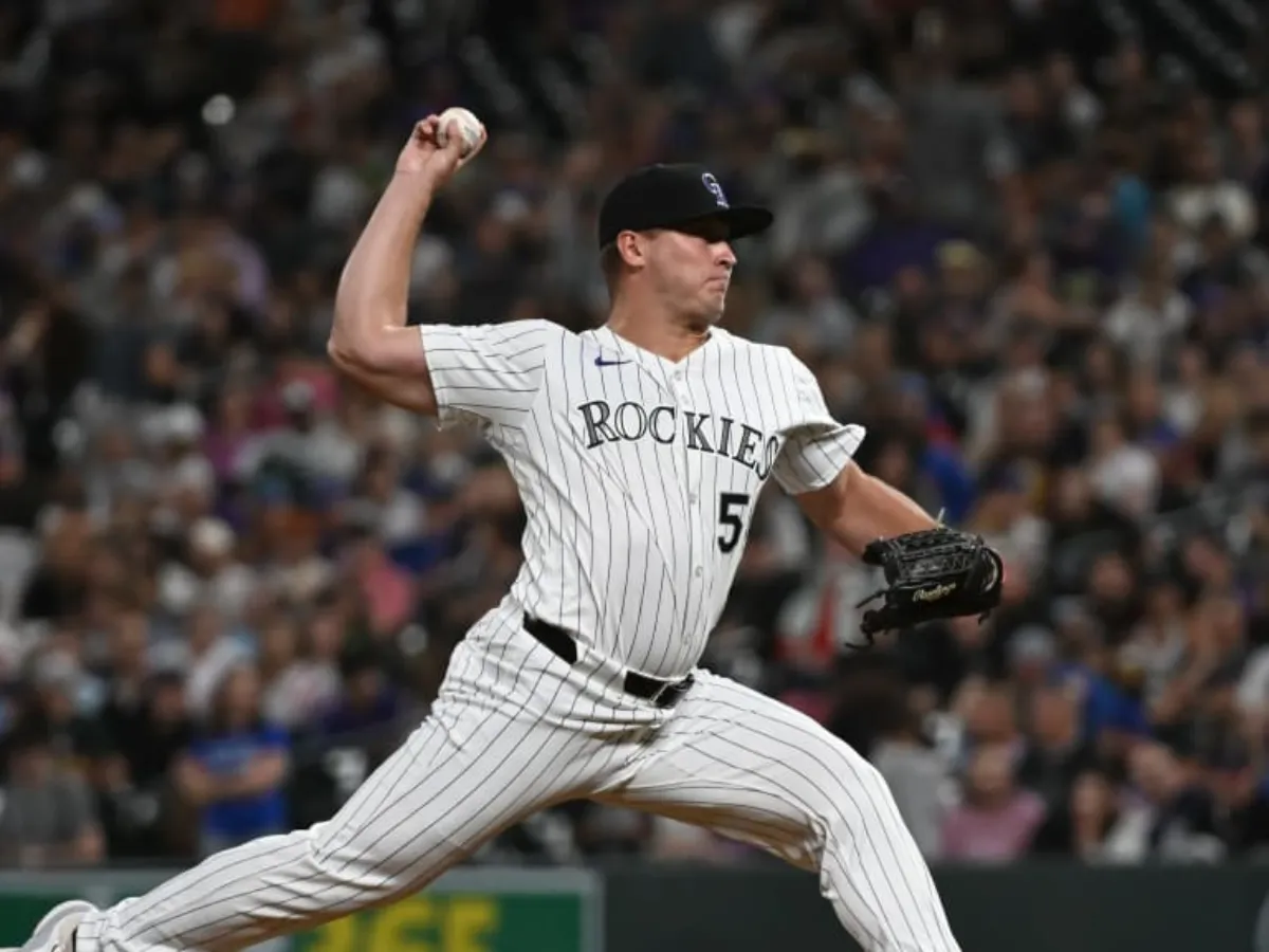 Los Dodgers adquieren a Seth Halvorsen de los Rockies