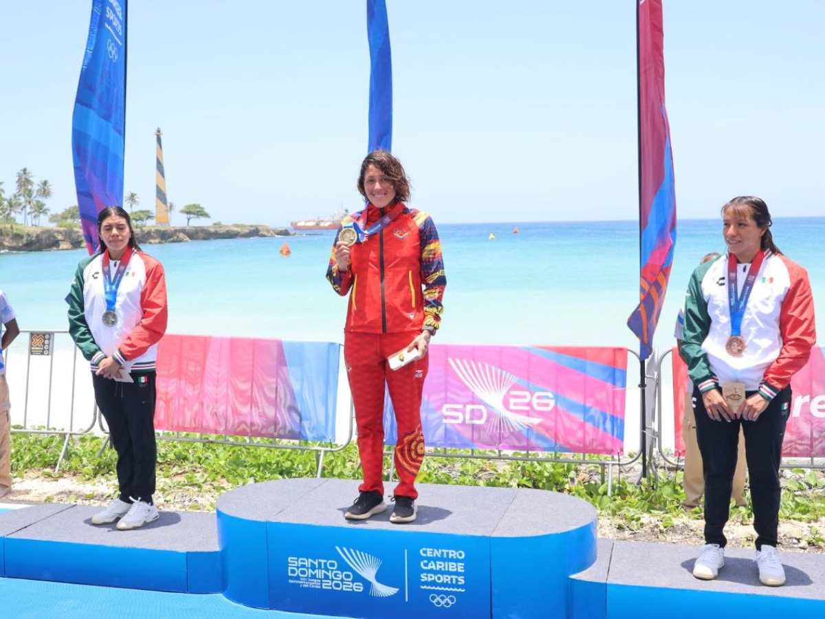 Paola Pérez se colgó el oro en aguas abiertas