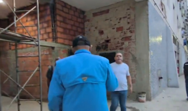 denuncian que edificio declarado como 'habitable' presenta graves daños tras los terremotos