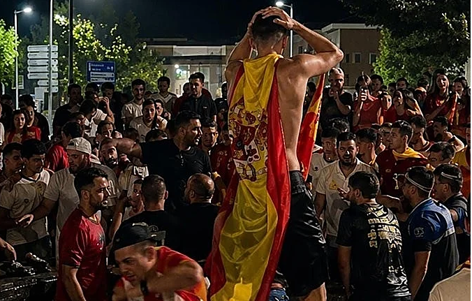 Muere un niño en Salamanca tras el colapso de una fuente donde celebraban