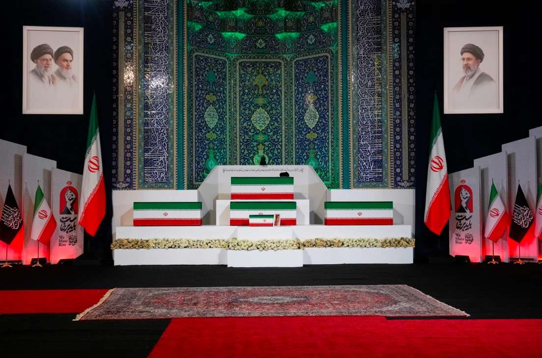 Comienzan los actos fúnebres del líder supremo Alí Jameneí en Irán