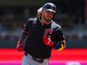 Gabriel Arias demuestra solvencia con Cleveland