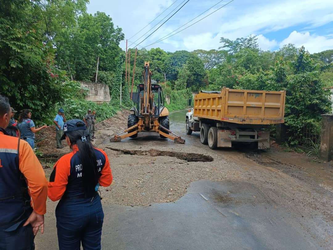 Lluvias ocasionan apagones y anegaron vías en Valles del Tuy