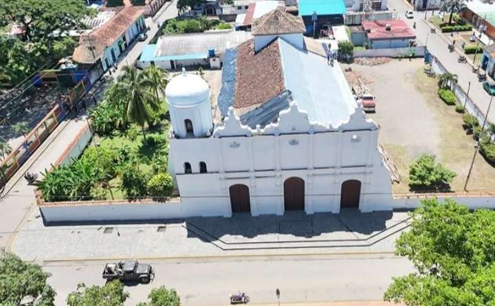 Impermeabilizan parte del techo de la iglesia que colapsó en Portuguesa