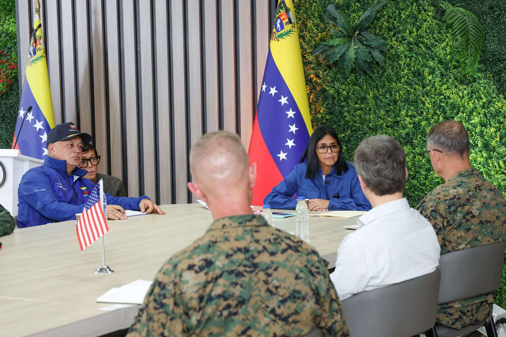 Delcy Rodríguez se reúne con delegación de EEUU en el marco del despliegue de atención tras sismos del 24J