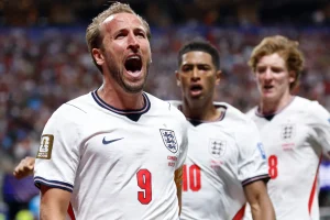 de la roja a Quansah al penal de Kane sobre Brian Gutiérrez